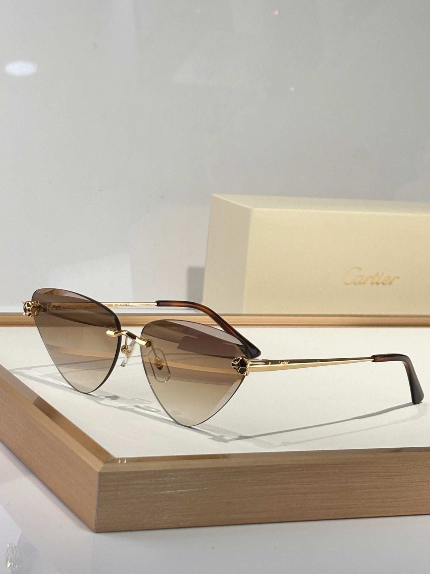 Clashier Luxury - Vichyluxury
