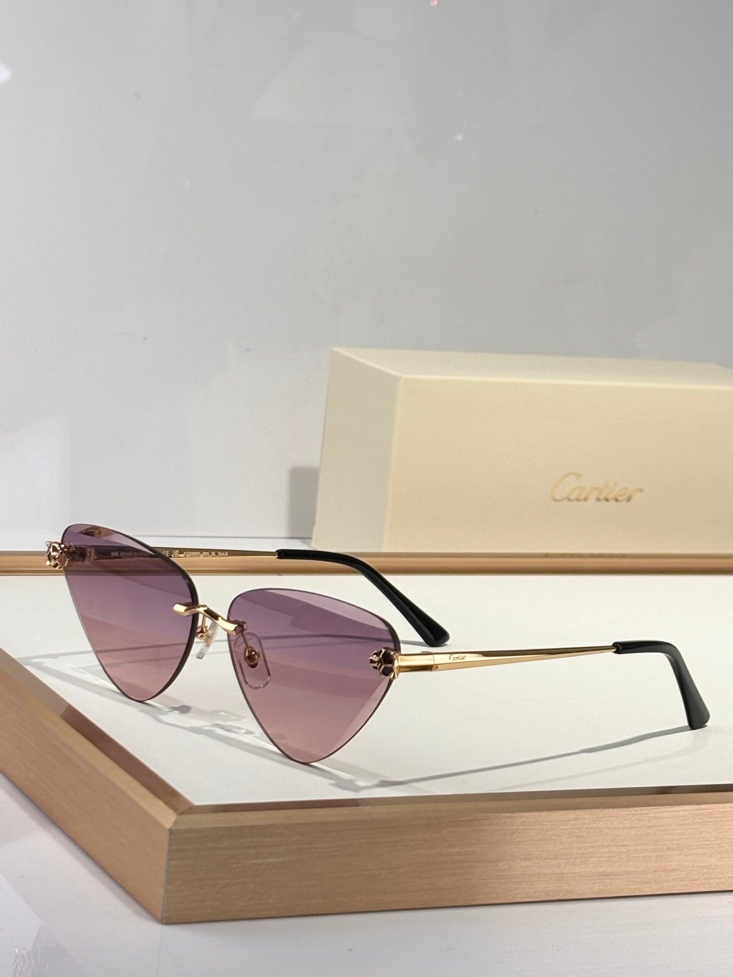 Clashier Luxury - Vichyluxury
