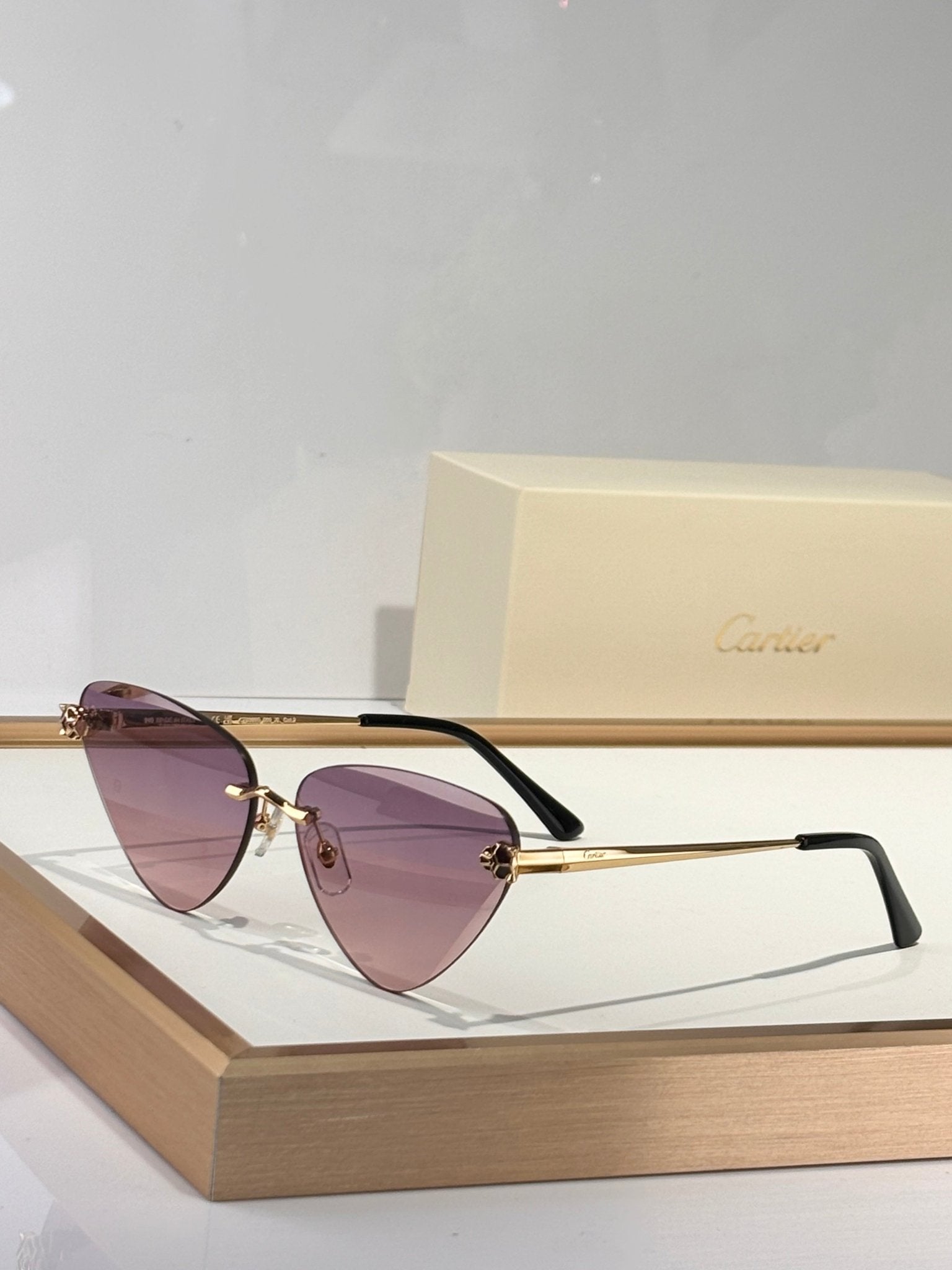 Clashier Luxury - Vichyluxury
