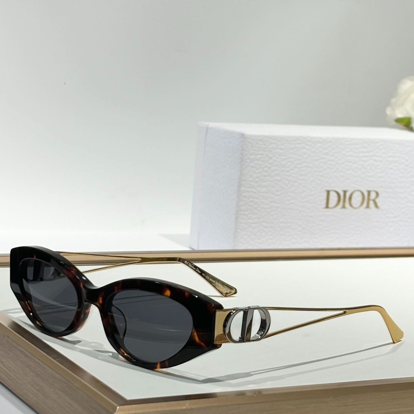 Dio 30Montaigne - Vichyluxury