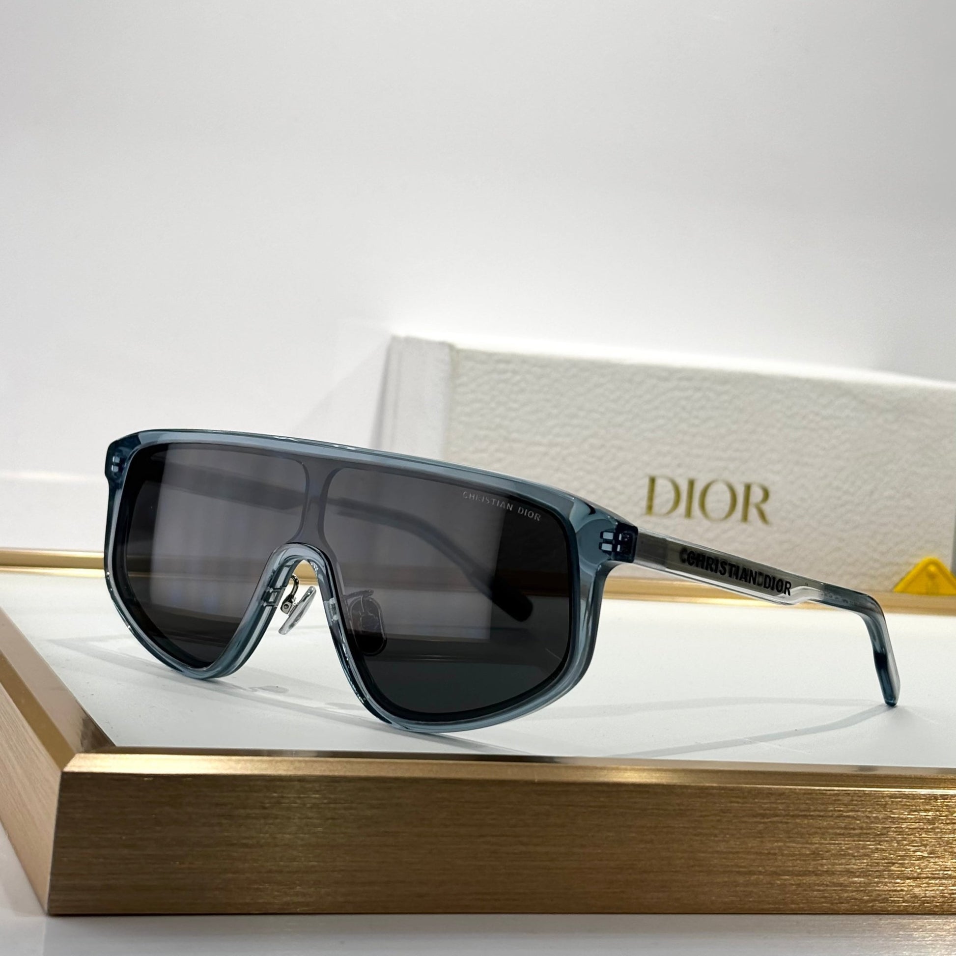 Dio Shield Sport - Vichyluxury
