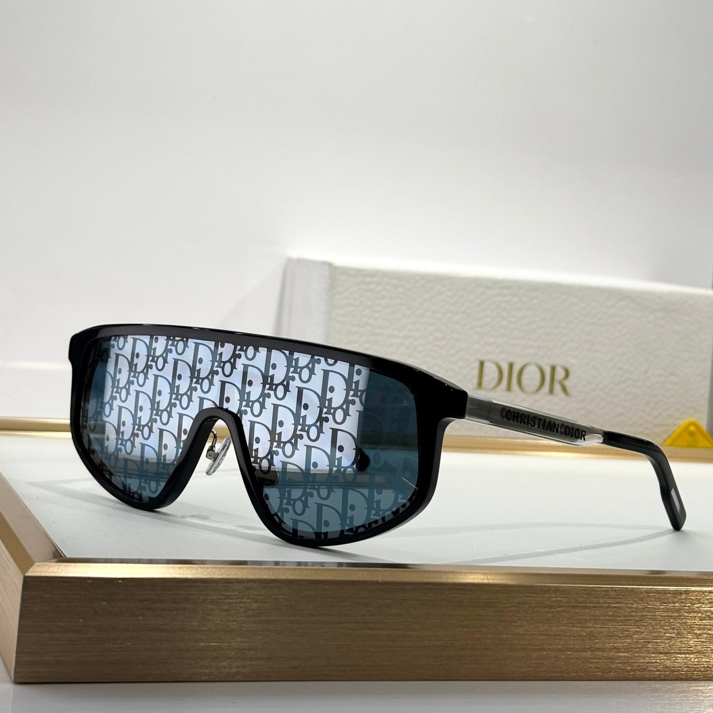 Dio Shield Sport - Vichyluxury