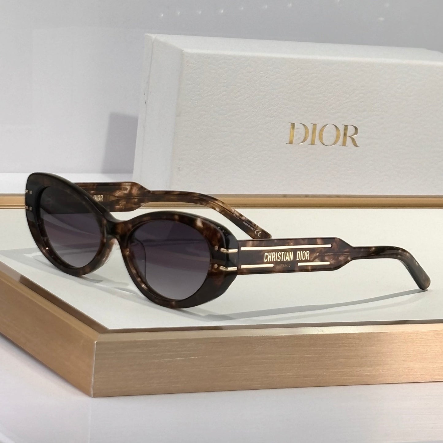 Dio Signature Oval - Vichyluxury