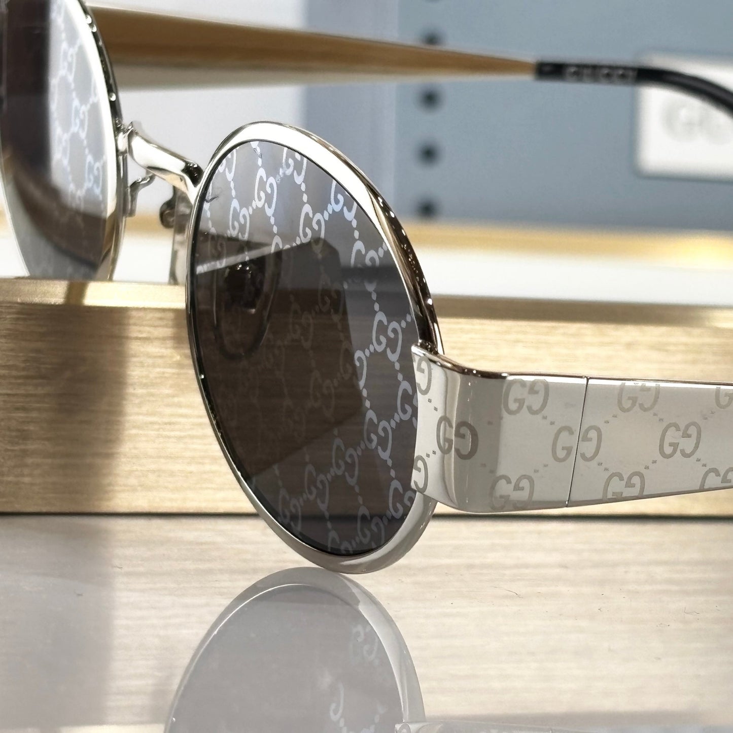 Guci Monogram Round - Vichyluxury