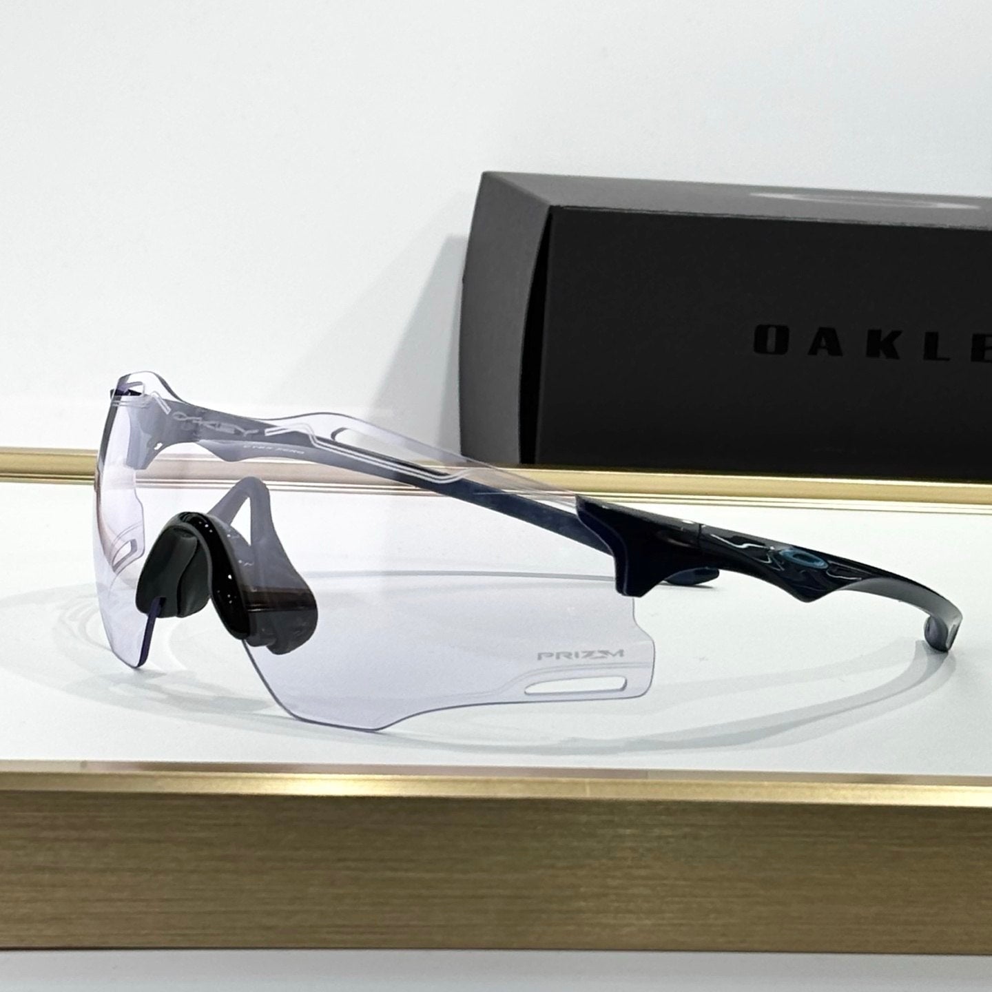 Oakl Aero White - Vichyluxury