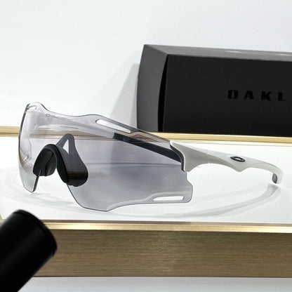 Oakl Aero White - Vichyluxury