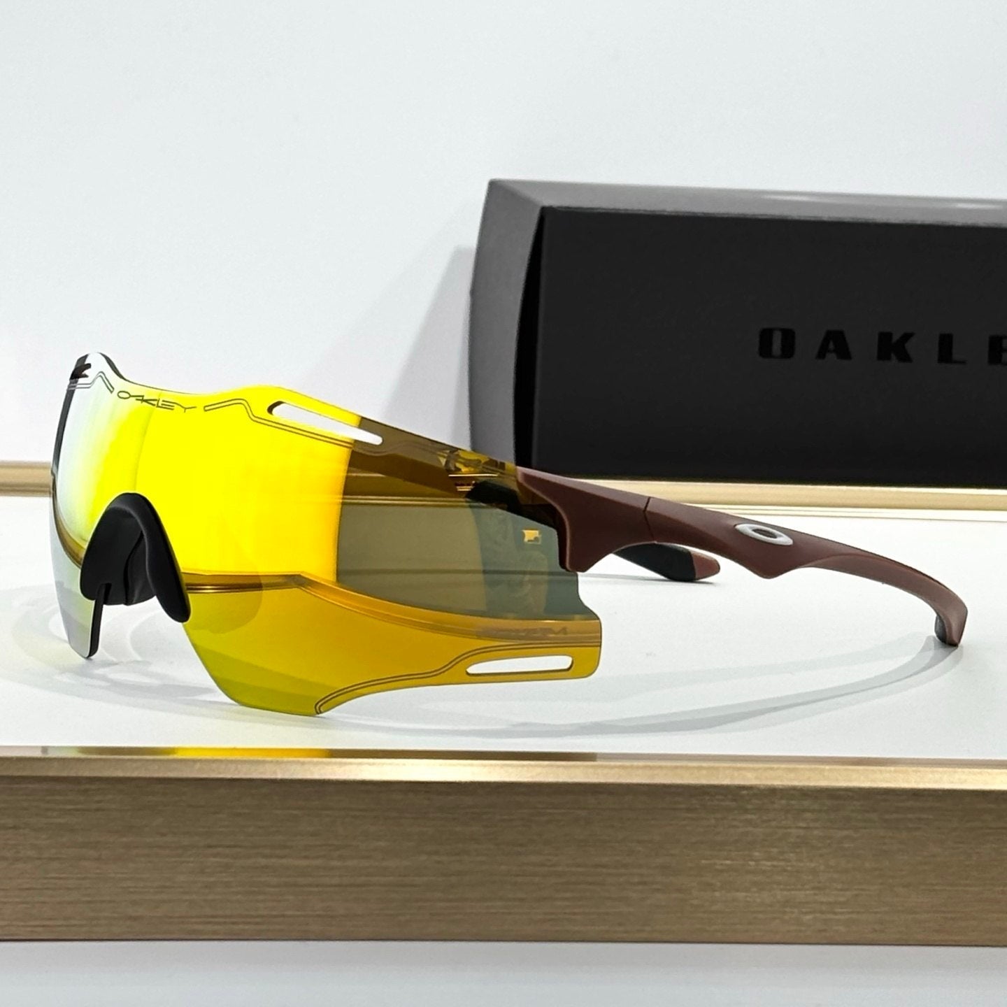 Oakl Aero White - Vichyluxury