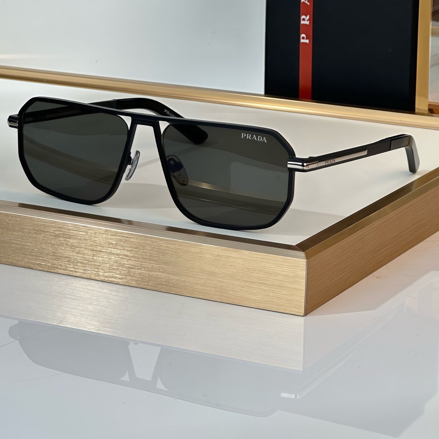 Prad Cyber Aviator - Vichyluxury