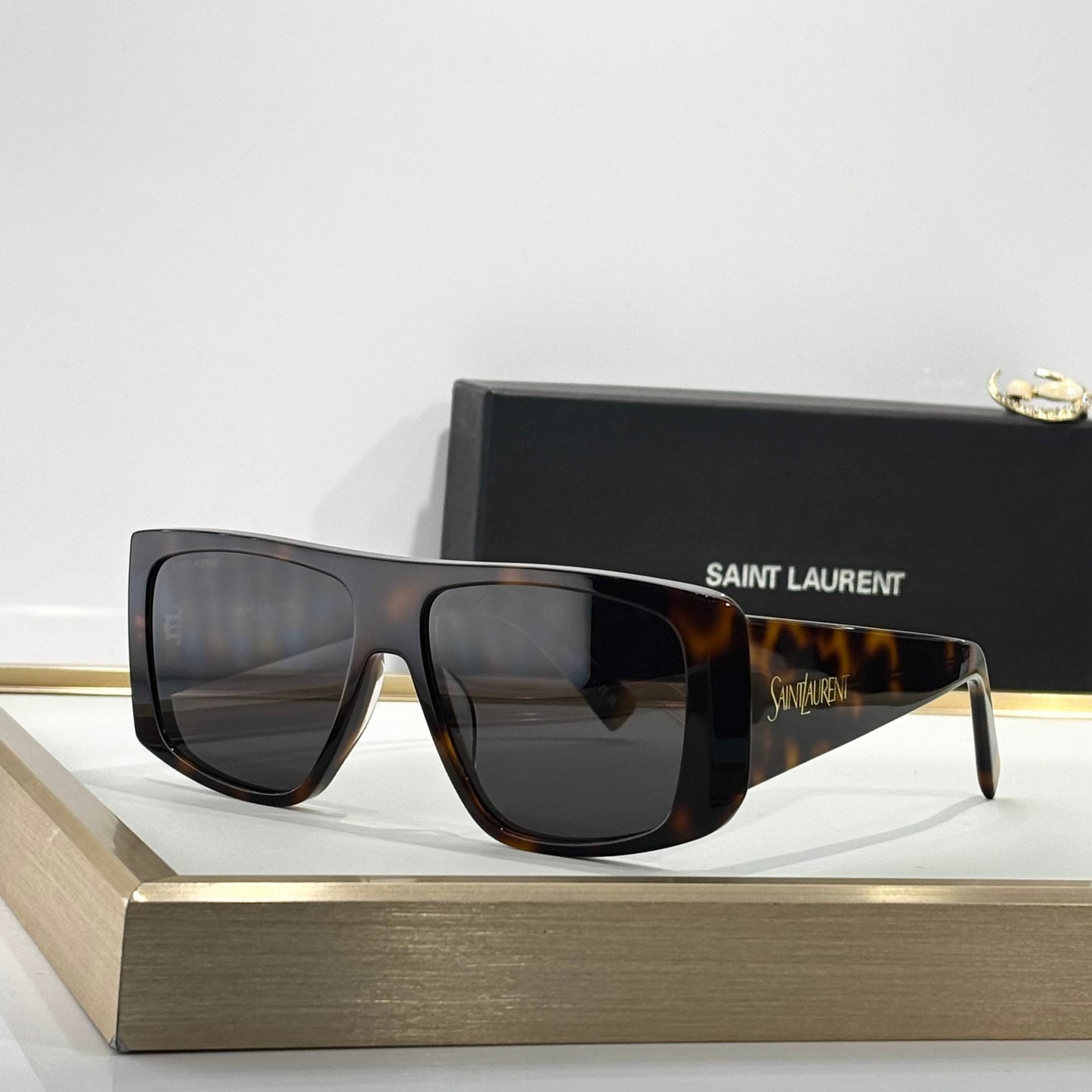 Sain Lauren Bold Shield - Vichyluxury
