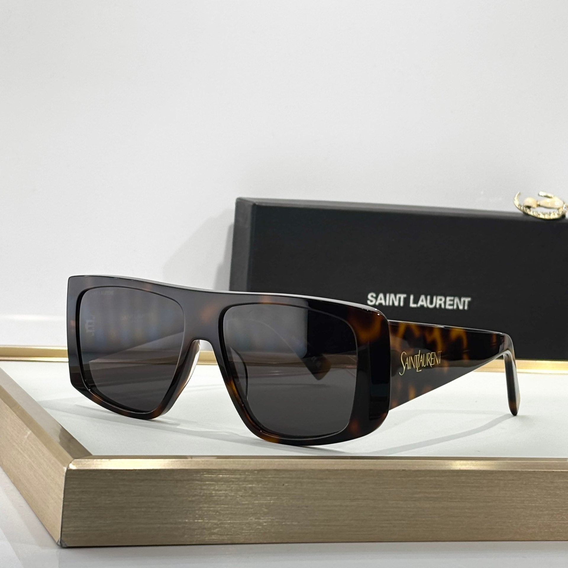 Sain Lauren Bold Shield - Vichyluxury