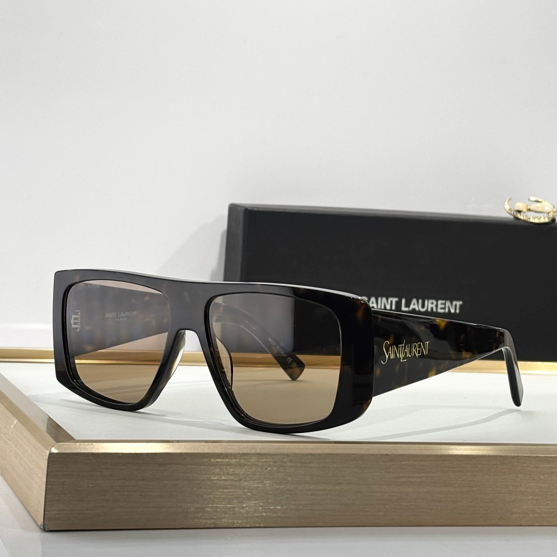 Sain Lauren Bold Shield - Vichyluxury