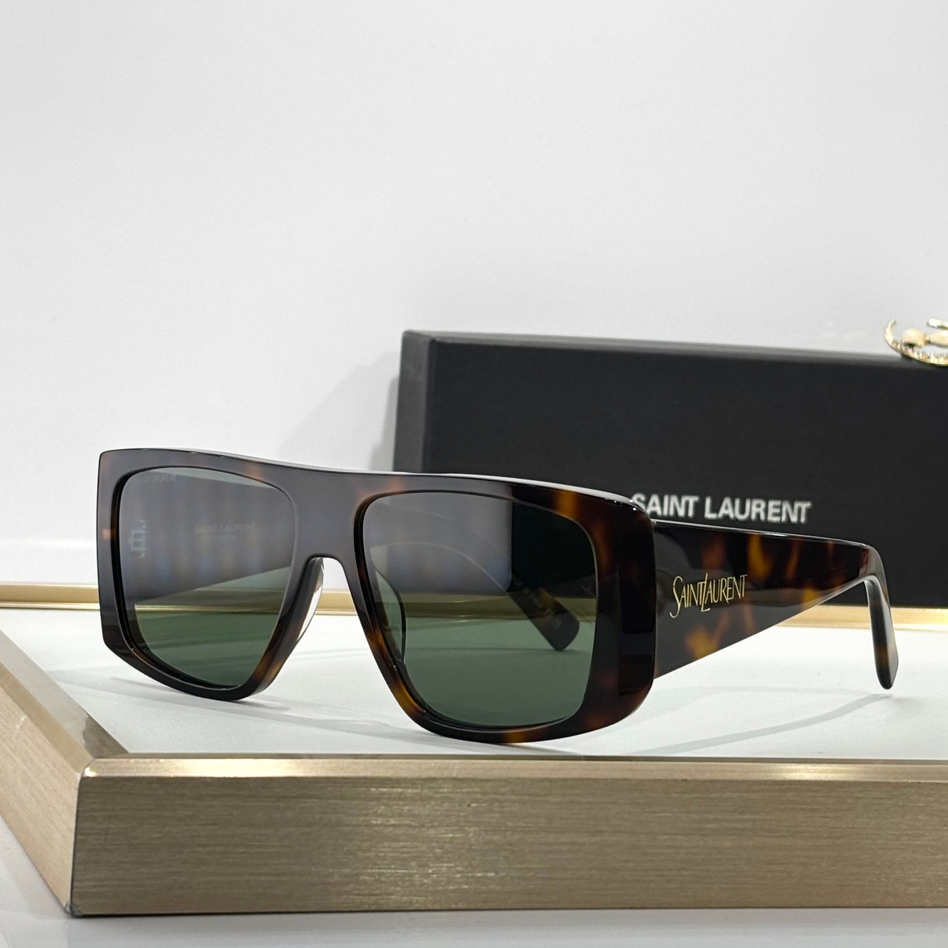 Sain Lauren Bold Shield - Vichyluxury