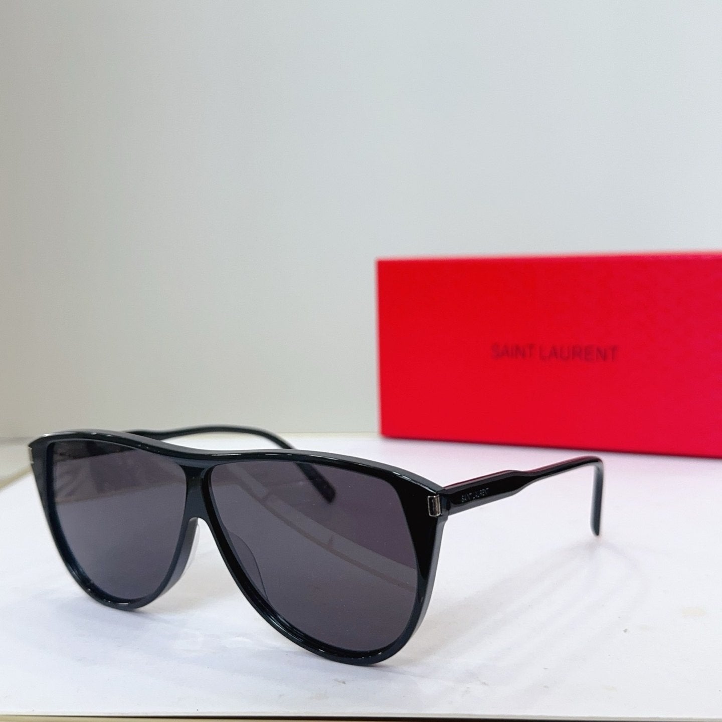 Sain Lauren Sleek Aviator - Vichyluxury