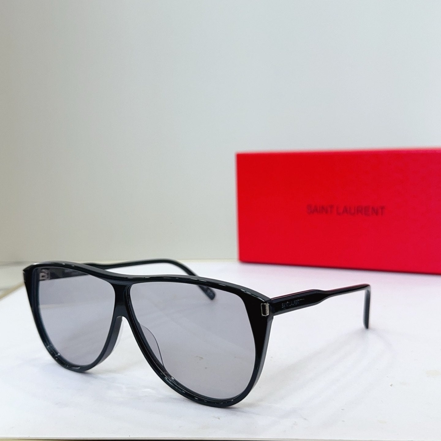 Sain Lauren Sleek Aviator - Vichyluxury