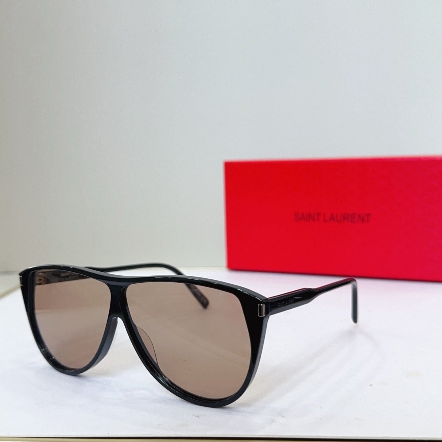 Sain Lauren Sleek Aviator - Vichyluxury