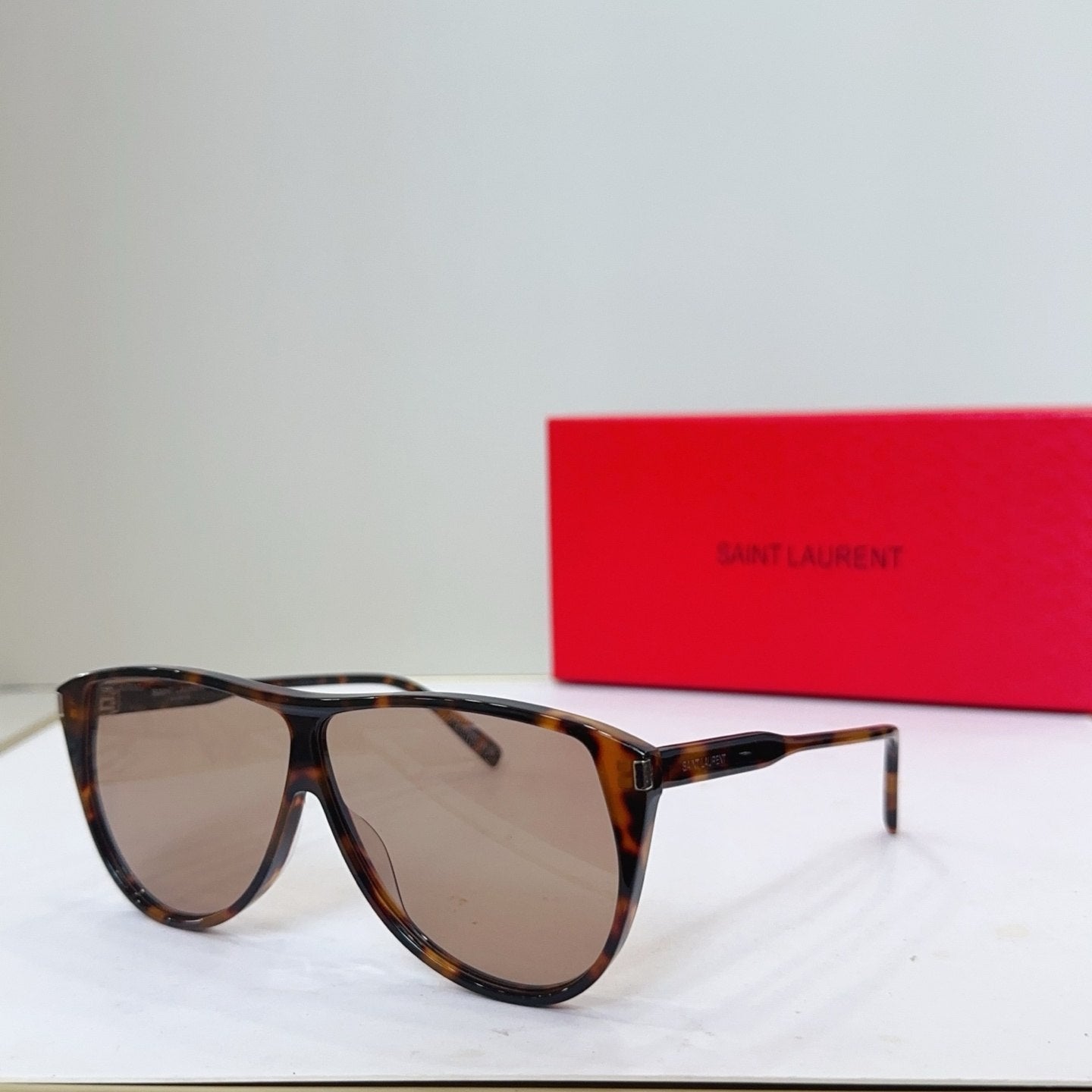 Sain Lauren Sleek Aviator - Vichyluxury