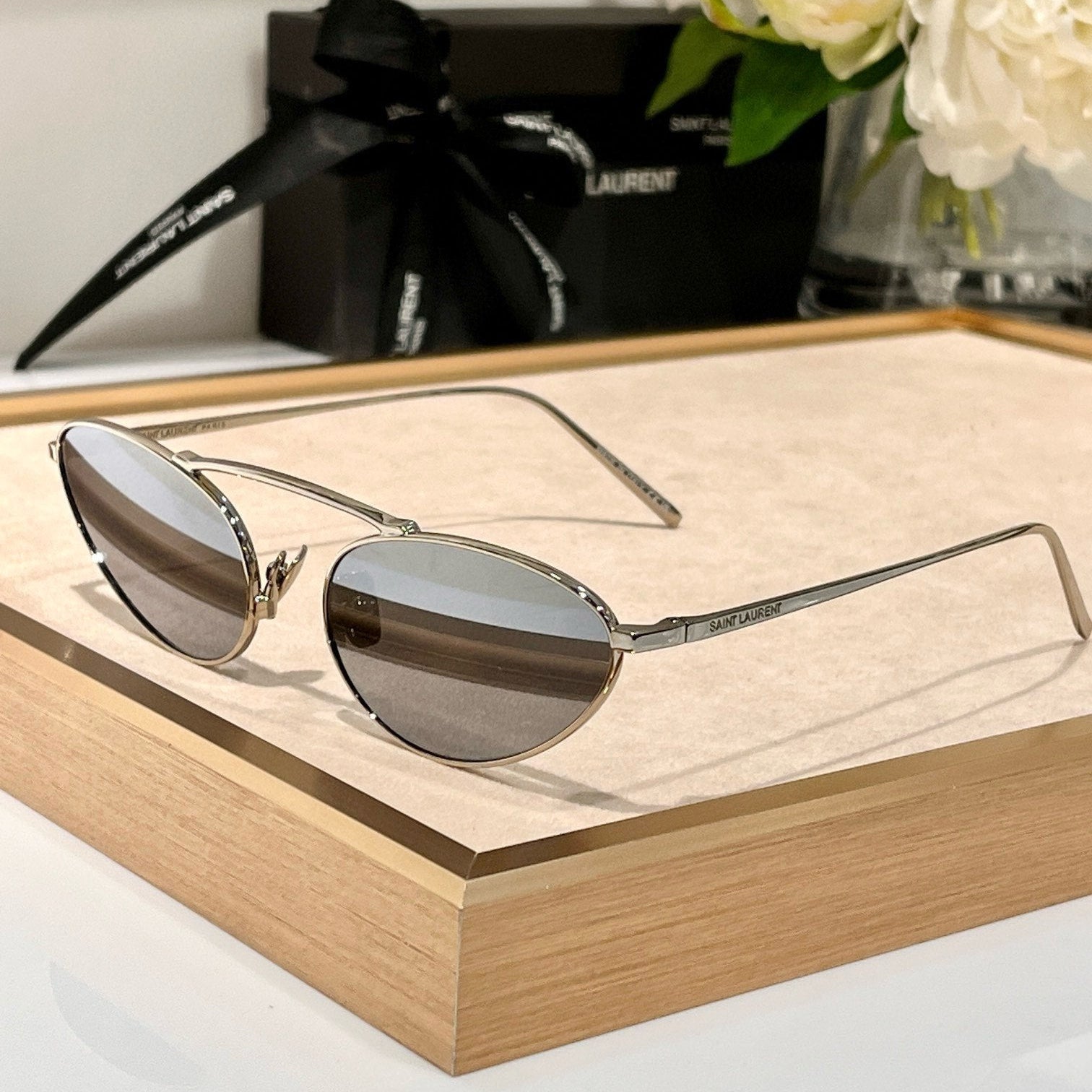 Sain Lauren Sleek Oval Aviator - Vichyluxury