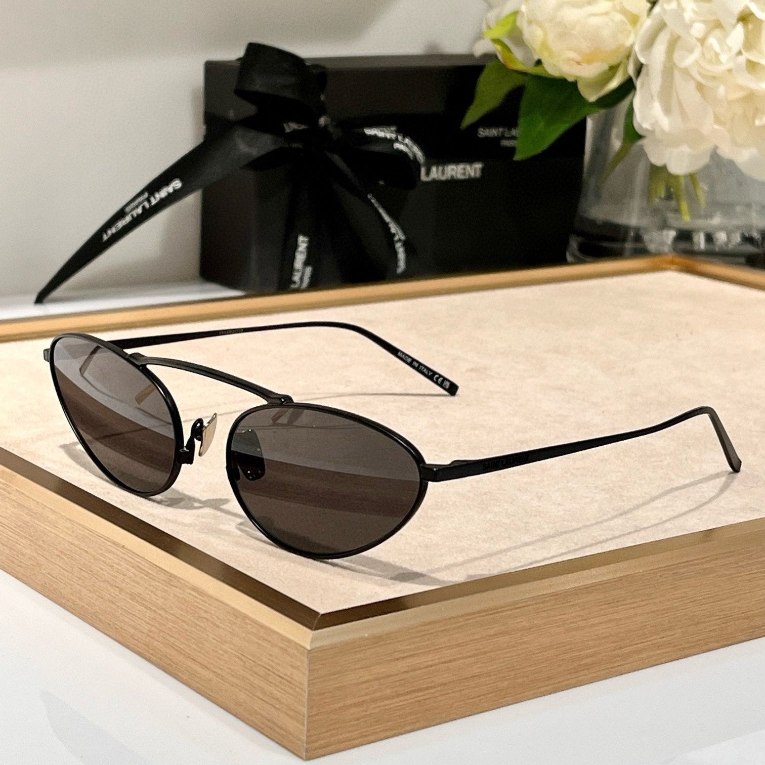 Sain Lauren Sleek Oval Aviator - Vichyluxury